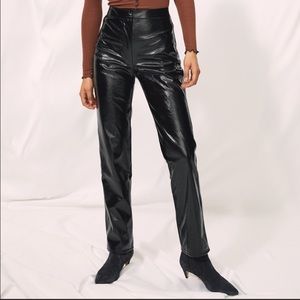 Aritzia Wilfed Tempest Pant in Black